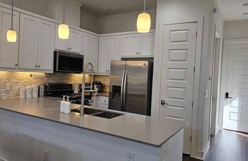 Cherrywood House | 3 Bedroom Home Near Downtown