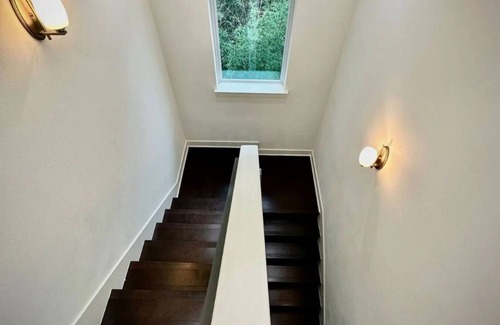 Cherrywood House | 3 Bedroom Home Near Downtown