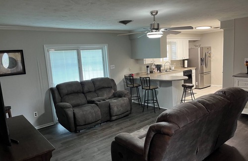 Lake Charles House | 3 bedroom home that's about 10 mminutes away from the local casinos.