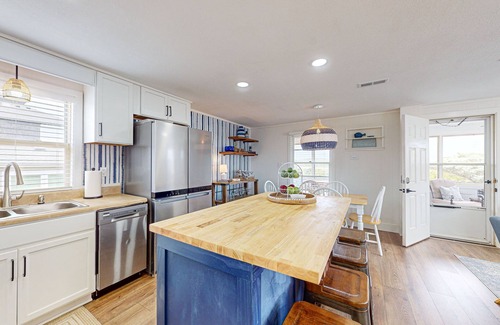 Frisco House | 3 bedroom homes with Shared pool and short walk to the beach