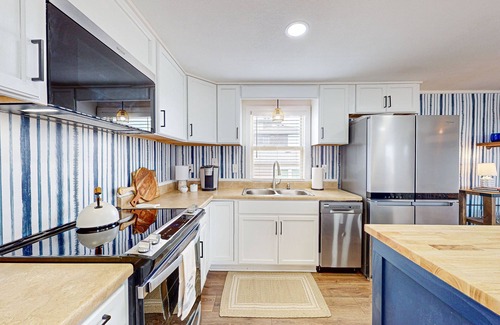 Frisco House | 3 bedroom homes with Shared pool and short walk to the beach