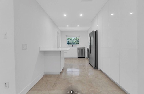 Hallandale Beach House | 3-bedroom house in brilliant Hallandale Beach with AC
