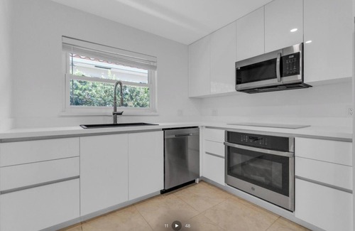 Hallandale Beach House | 3-bedroom house in brilliant Hallandale Beach with AC