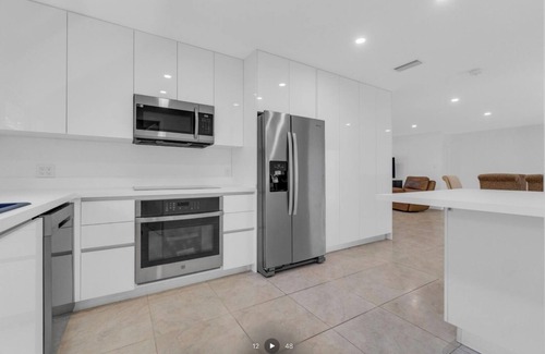 Hallandale Beach House | 3-bedroom house in brilliant Hallandale Beach with AC
