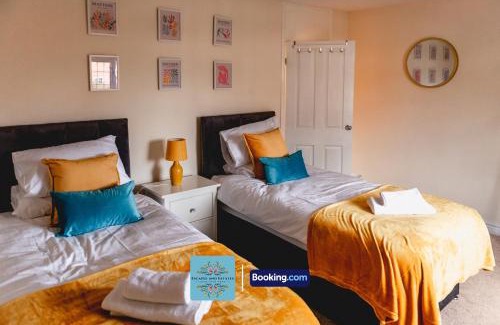Birmingham Apartment | 3 Bedroom House By Escape & Estates Short Lets & Serviced Accommodation Birmingham With Patio & Garden