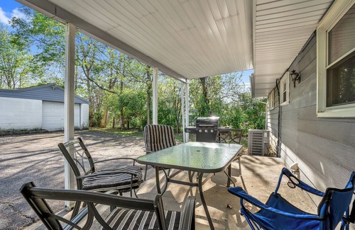 Buechel House | 3 Bedroom House, Dog Friendly!