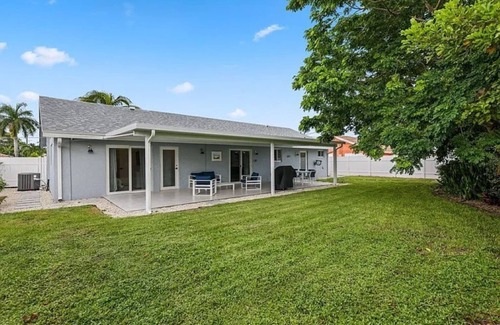 Pompano Beach House | 3-bedroom house in marvelous Pompano Beach with AC