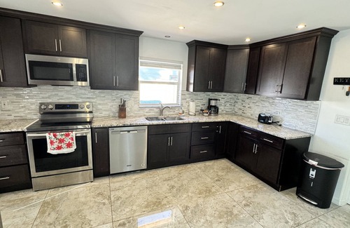 St. Petersburg - Clearwater House | 3-bedroom house in St. Petersburg .8 minutes away to Madeira and St Pete Beach