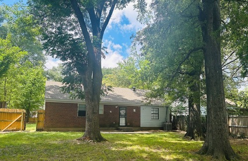 Berclair House | 3-bedroom house in amazing Memphis with AC