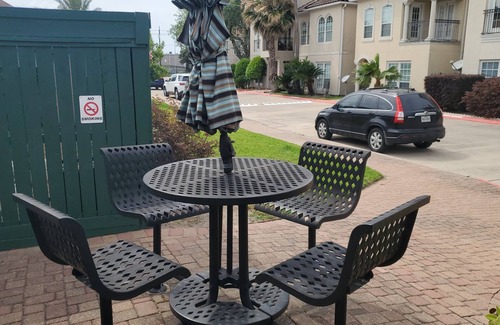Sharpstown House | 3-bedroom house in awesome in gated Houston with fitness room, WiFi, AC
