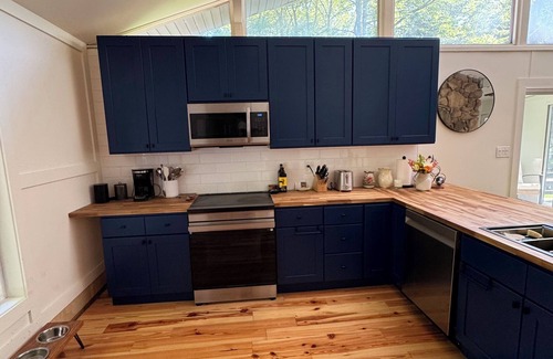 Parksville House | 3-bedroom house in beautiful Parksville with AC