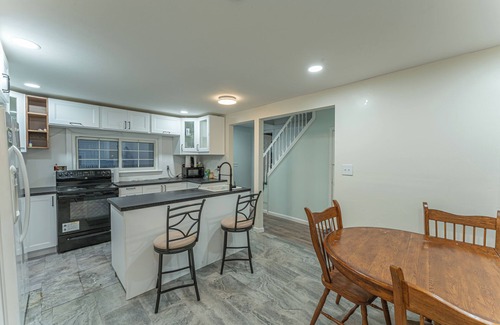 Deer Park House | 3-bedroom house in brilliant Dix Hills with WiFi, AC