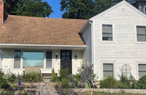 Greenwich House | 3-bedroom house in charming Greenwich with WiFi, AC. Start your getaway now