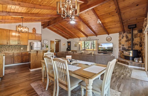 Groveland House | 3-bedroom house in charming Groveland with WiFi, climate control, fitness room