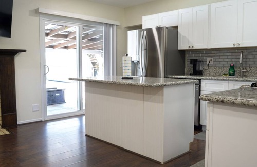 Arlington House | 3-bedroom house in charming Riverside with AC & Pool near CBU, Parkview & 91 fwy