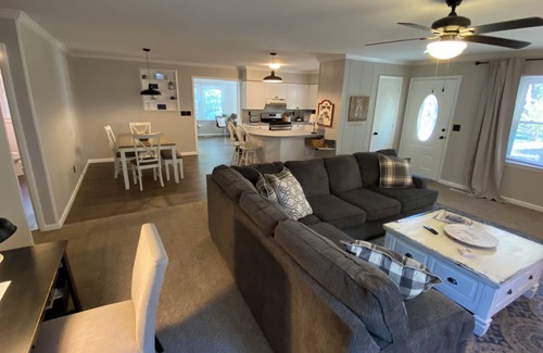 Southport House | 3-bedroom house in charming Southport with AC, WiFi