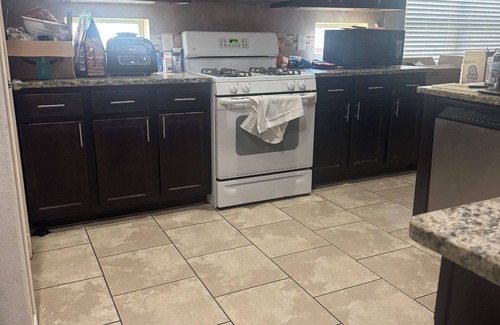 Houston House | 3-bedroom house in charming Houston with AC