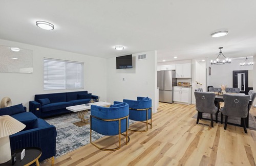 Downtown House | 3-bedroom house in charming Lansing with AC