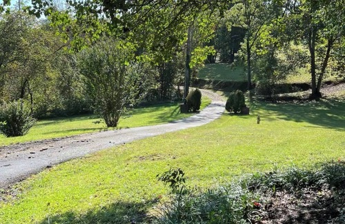 Oneida House | 3-bedroom house in charming Oneida with AC