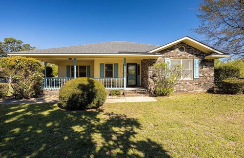 Sumter County House | 3-bedroom house in charming Sumter near Shaw AFB with WiFi, AC. Book now