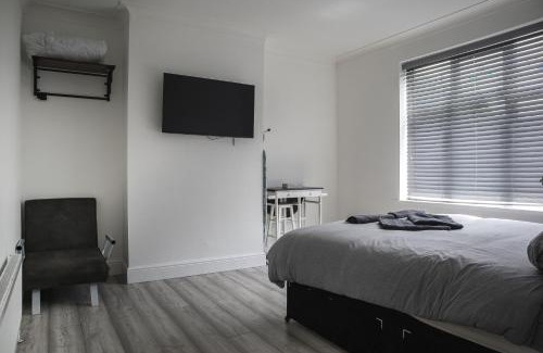 East Ham South Apartment | 3 Bedroom House in East London