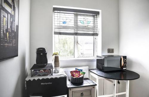 East Ham South Apartment | 3 Bedroom House in East London