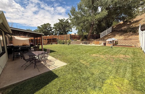 Farmington House | 3-bedroom house in fabulous Farmington with big backyard for hosting
