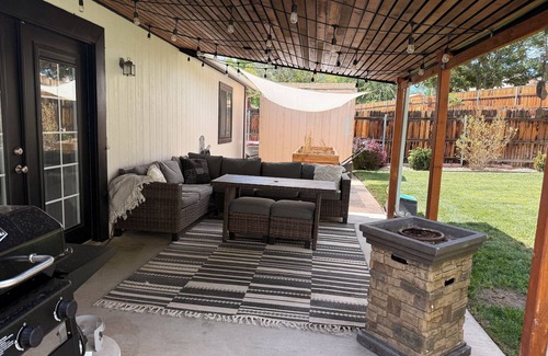 Farmington House | 3-bedroom house in fabulous Farmington with big backyard for hosting