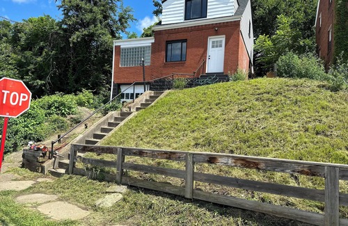 Bellevue House | 3-bedroom house in fabulous Pittsburgh with AC, WiFi
