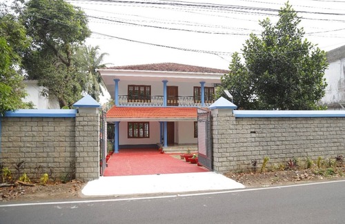 North Paravur House | 3-bedroom house in fabulous Varapuzha with WiFi and AC