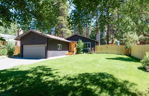 Lower Kingsbury House | 3-bedroom house in fantastic Stateline with WiFi, AC
