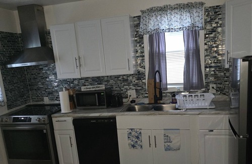 Lorain House | 3-bedroom house in fabulous Lorain on the lake newly remodeled bath and kitc