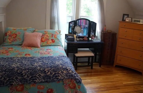 Ames House | 3 bedroom house in heart of Amesn