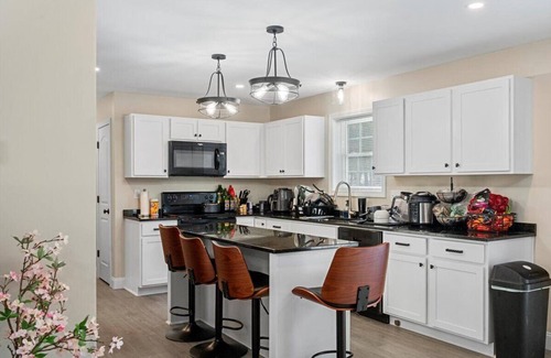 Gardner House | 3-bedroom house in marvelous Ashburnham with AC,fitness equipment,primary suite.
