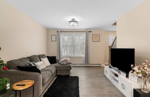 Gardner House | 3-bedroom house in marvelous Ashburnham with AC,fitness equipment,primary suite.