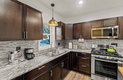 Bay View House | 3-bedroom house in marvelous Bay View Milwaukee with AC, WiFi. Enjoy your stay