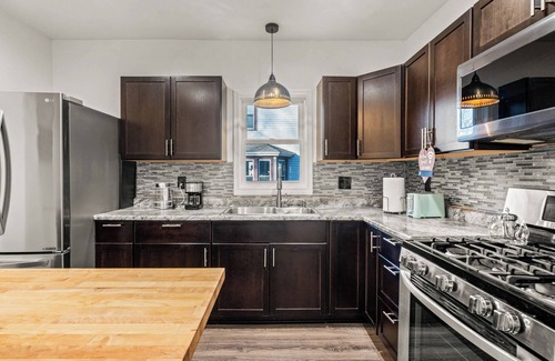 Bay View House | 3-bedroom house in marvelous Bay View Milwaukee with AC, WiFi. Enjoy your stay