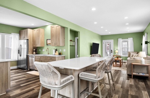 Manitowoc House | 3-bedroom house in perfect Manitowoc Steps away from the beach of Lake Michigan.