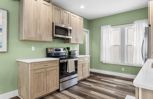 Manitowoc House | 3-bedroom house in perfect Manitowoc Steps away from the beach of Lake Michigan.