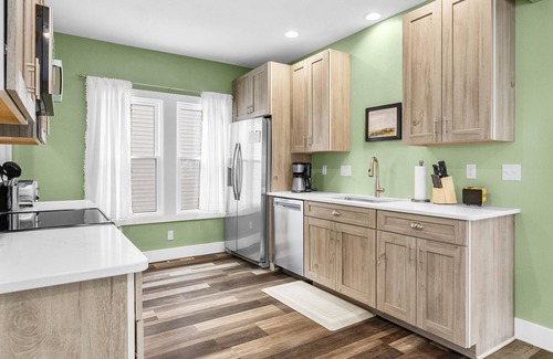 Manitowoc House | 3-bedroom house in perfect Manitowoc Steps away from the beach of Lake Michigan.