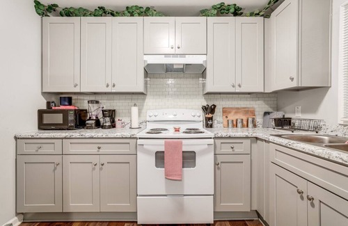 Belvedere Park House | 3-bedroom house in perfect Decatur with AC
