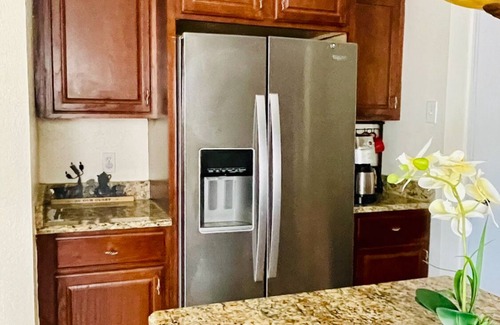 Southeast Orlando House | 3-bedroom house in phenomenal Orlando with WiFi, AC,Jacuzzi and Billiards Table