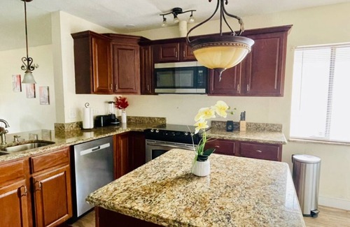 Southeast Orlando House | 3-bedroom house in phenomenal Orlando with WiFi, AC,Jacuzzi and Billiards Table