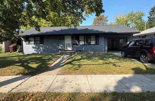 Lansing House | 3-bedroom house in quiet neighborhood close to downtown and MSU.