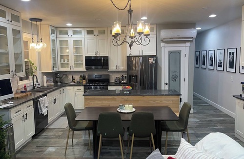 Malta House | 3-bedroom house in Saratoga MINUTES to track with pool, hottub, pool table