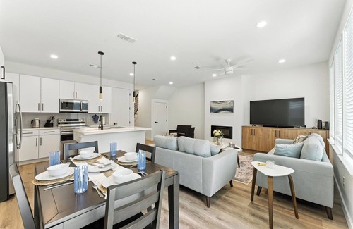 Dallas House | 3-bedroom house in tranquil Dallas with AC