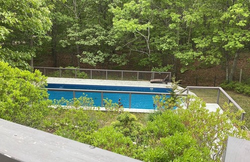 Northwest Harbor House | 3-bedroom house in awesome East Hampton with AC, WiFi, backs up to county park
