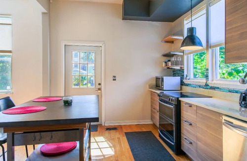 Urban Core House | 3-bedroom house in awesome Jacksonville with beautiful swimming pool, WiFi, AC.