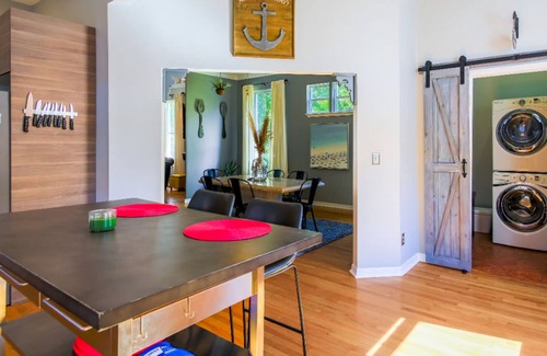 Urban Core House | 3-bedroom house in awesome Jacksonville with beautiful swimming pool, WiFi, AC.