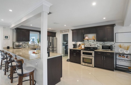 South Corals House | 3-bedroom house in tranquil Oakland Park with heated pool